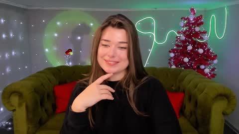 Snapshot of arigraynor chatting on December 16, 5:00 pm Ari online show from December 16, 5:00 pm