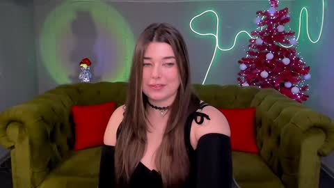 Snapshot of arigraynor chatting on December 19, 4:13 pm Ari online show from December 19, 4:13 pm
