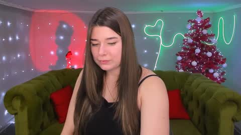 Snapshot of arigraynor chatting on December 29, 5:33 pm Ari online show from December 29, 5:33 pm