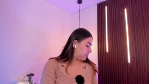  Arianna  online show from April 1, 1:41 pm