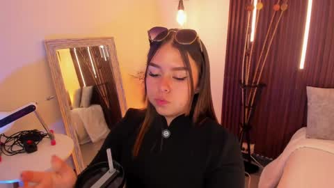  Arianna  online show from April 16, 9:50 pm