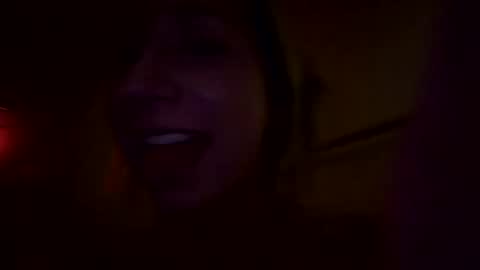 Snapshot of ariicutekitty chatting on January 12, 12:27 am airskiii online show from January 12, 12:27 am