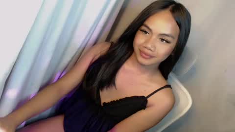 Snapshot of arilovesu chatting on June 19, 11:25 am hi follow me its ARI online show from June 19, 11:25 am