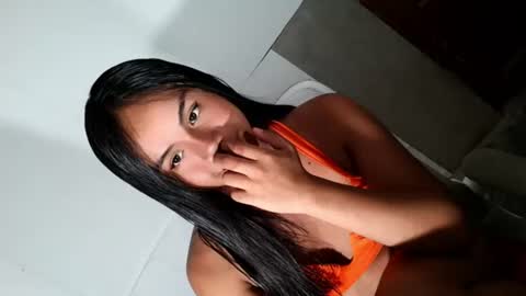 Snapshot of arilovesu chatting on June 22, 12:57 pm hi follow me its ARI online show from June 22, 12:57 pm