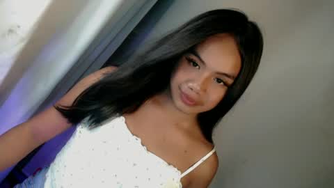 Snapshot of arilovesu chatting on July 5, 12:01 pm hi follow me its ARI online show from July 5, 12:01 pm