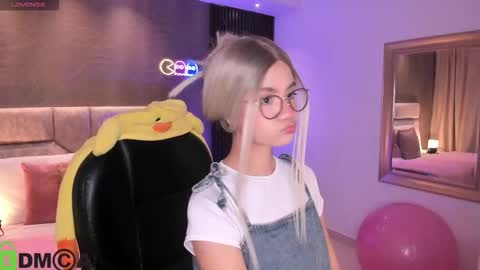 Ari  online show from October 5, 11:46 pm