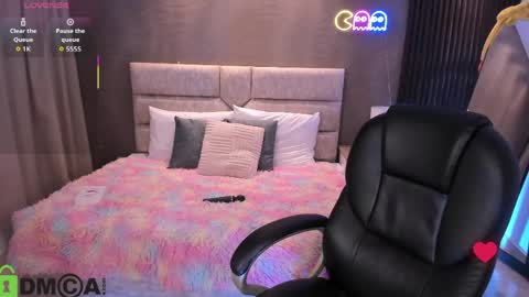 Ari  online show from April 14, 6:36 pm