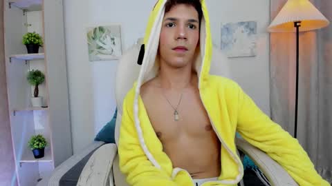 Snapshot of arlequiin_ chatting on February 4, 9:09 pm Arlequin online show from February 4, 9:09 pm