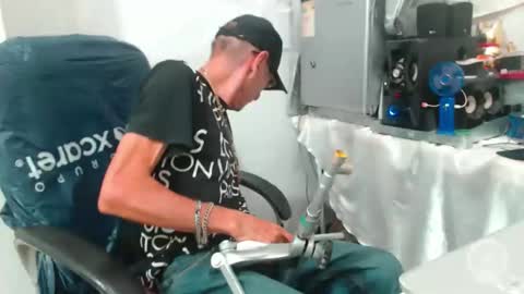 Snapshot of armaduradeacero chatting on October 26, 9:48 am armaduradeacero online show from October 26, 9:48 am