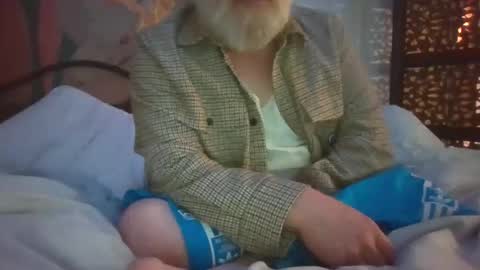 Snapshot of armedsuff chatting on February 14, 12:24 pm armedsuff online show from February 14, 12:24 pm