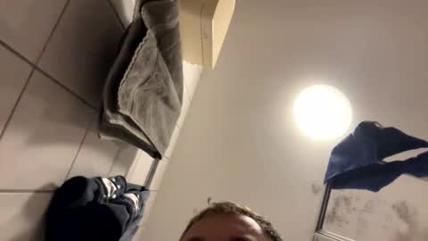 Snapshot of armyskater32 chatting on September 29, 8:35 pm armyskater32 online show from September 29, 8:35 pm