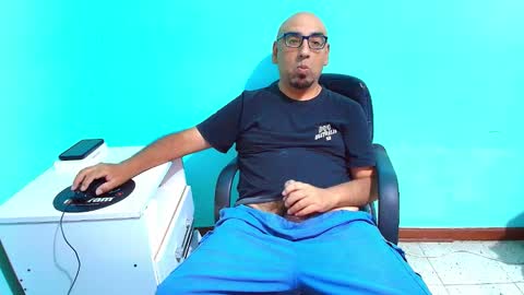 arnelux72 online show from February 1, 5:17 am