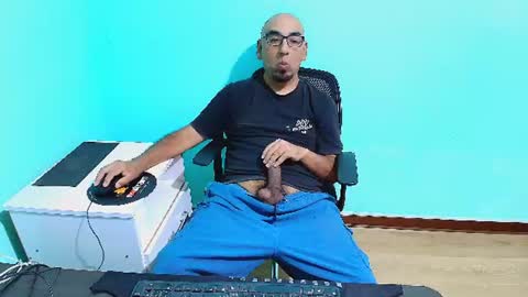 Snapshot of arnelux72 chatting on July 13, 5:32 am arnelux72 online show from July 13, 5:32 am