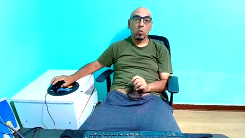 Snapshot of arnelux72 chatting on August 4, 5:21 am arnelux72 online show from August 4, 5:21 am