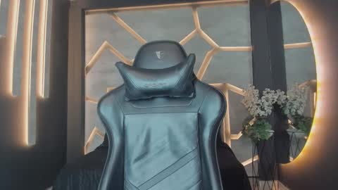 Arohom Lester online show from November 5, 10:48 am