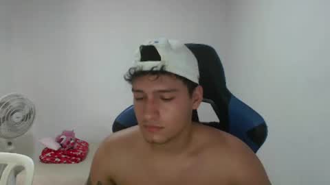 Snapshot of aron_444 chatting on July 31, 4:39 pm online show from July 31, 4:39 pm