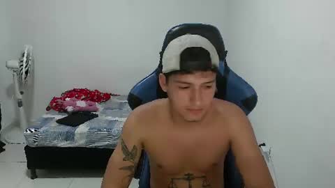 Snapshot of aron_444 chatting on August 5, 3:37 pm online show from August 5, 3:37 pm