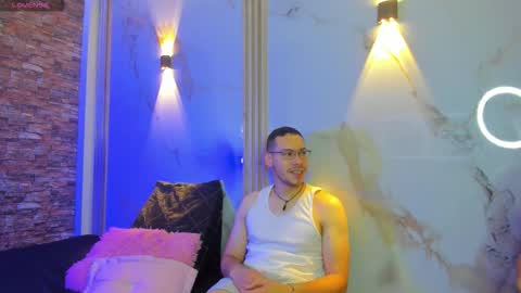 aron and molly online show from November 16, 12:33 pm