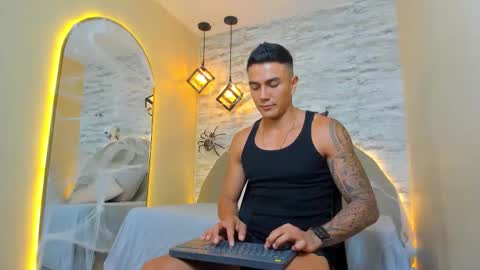 ARON BOLT online show from October 18, 9:26 pm