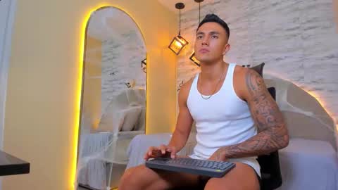 ARON BOLT online show from October 19, 9:04 pm