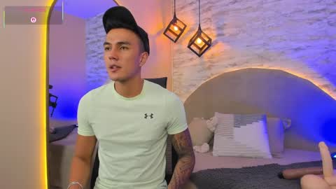 ARON BOLT online show from April 6, 11:27 pm