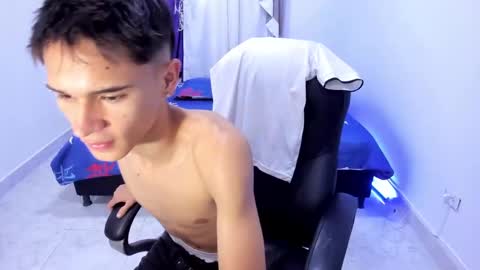 Aaron online show from October 14, 8:31 pm