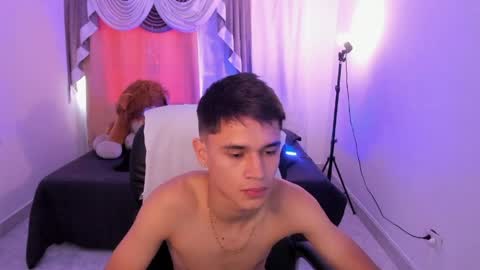 Aaron online show from April 2, 8:06 pm