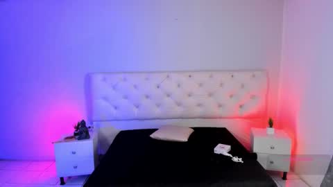 Aron cruz  online show from November 26, 1:45 pm