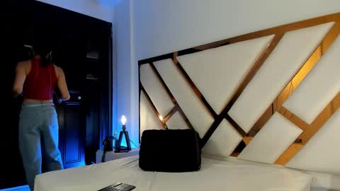 Aron cruz  online show from March 30, 12:50 pm