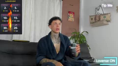 Snapshot of aron_ford chatting on October 19, 12:17 pm Aron ford online show from October 19, 12:17 pm