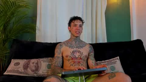 Snapshot of aron_ford chatting on June 1, 9:16 pm Aron ford online show from June 1, 9:16 pm