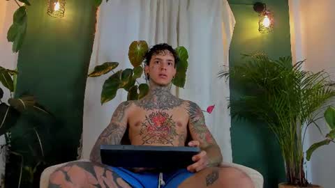 Snapshot of aron_ford chatting on July 16, 10:27 pm Aron ford online show from July 16, 10:27 pm