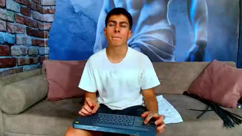 aron_pulse online show from March 7, 7:33 pm