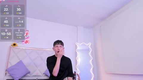 Snapshot of aron_tay chatting on December 5, 3:15 am your aron online show from December 5, 3:15 am