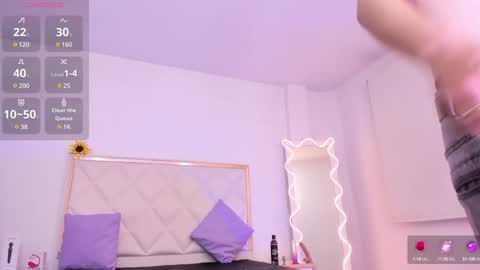 Snapshot of aron_tay chatting on December 23, 3:29 am your aron online show from December 23, 3:29 am