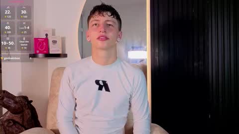 Snapshot of aron_tay chatting on October 30, 3:08 am your aron online show from October 30, 3:08 am