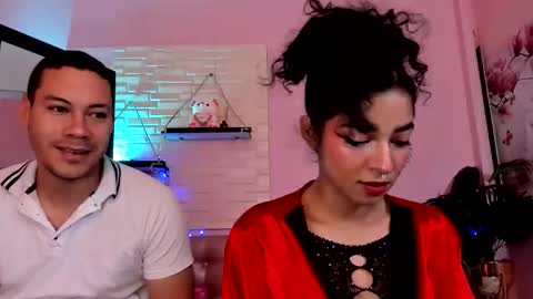 Snapshot of aronandmoli chatting on May 25, 11:49 am aronandmoli online show from May 25, 11:49 am