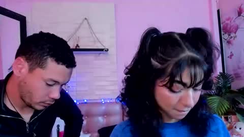 Snapshot of aronandmoli chatting on June 6, 9:36 am aronandmoli online show from June 6, 9:36 am