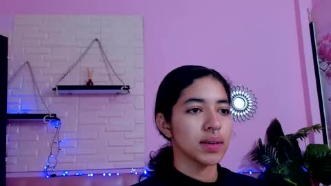 Snapshot of aronandmoli chatting on June 14, 12:18 pm aronandmoli online show from June 14, 12:18 pm