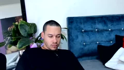 Snapshot of aronandmoli chatting on June 21, 11:24 am aronandmoli online show from June 21, 11:24 am