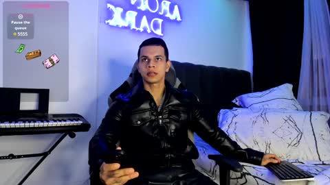 Snapshot of arondark chatting on December 3, 10:29 pm DarkMaster online show from December 3, 10:29 pm