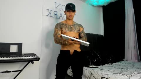 Snapshot of arondark chatting on December 4, 9:46 pm DarkMaster online show from December 4, 9:46 pm