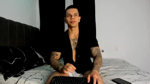 Snapshot of arondark chatting on February 5, 10:12 pm DarkMaster online show from February 5, 10:12 pm