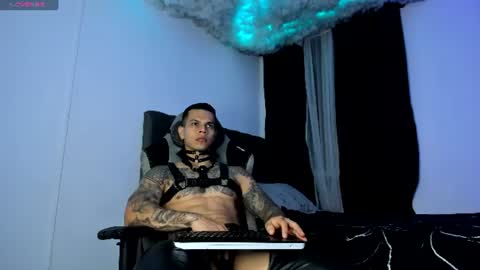 Snapshot of arondark chatting on July 17, 12:39 am DarkMaster online show from July 17, 12:39 am