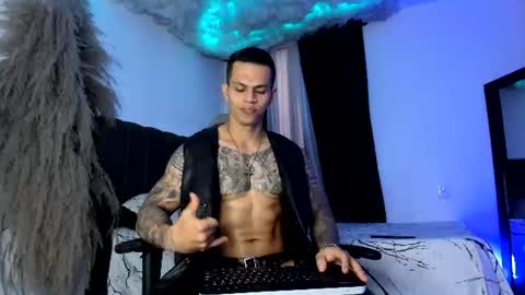 Snapshot of arondark chatting on July 19, 10:46 pm DarkMaster online show from July 19, 10:46 pm