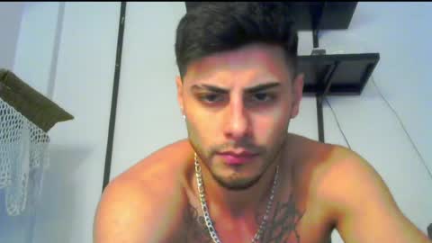 Snapshot of aronfox1 chatting on April 1, 6:05 pm aron online show from April 1, 6:05 pm