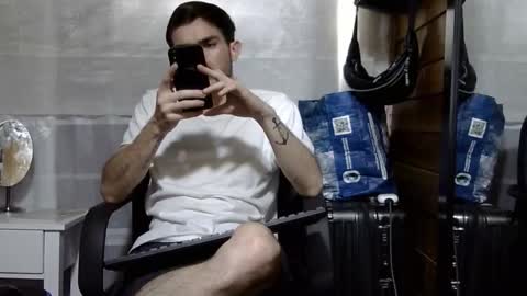 Aron G Franco online show from December 18, 4:24 pm