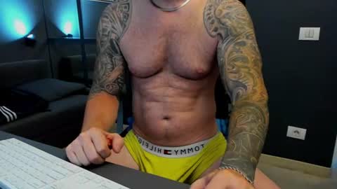 Snapshot of arongrant chatting on June 29, 10:15 am AronGrant online show from June 29, 10:15 am