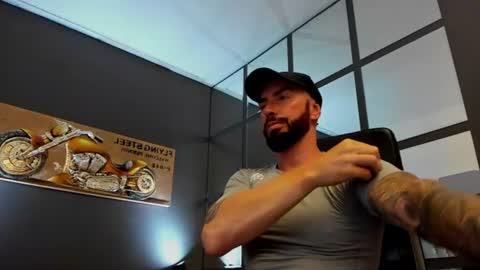 Snapshot of arongrant chatting on July 9, 10:08 am AronGrant online show from July 9, 10:08 am