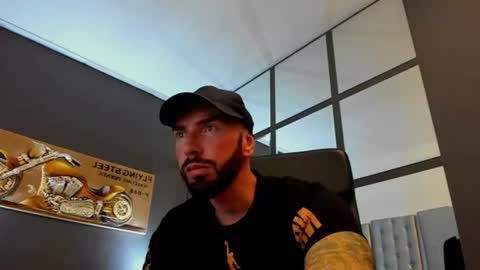 Snapshot of arongrant chatting on July 11, 10:29 am AronGrant online show from July 11, 10:29 am